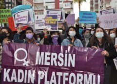 Polis barikatı kadınların direnişine çarptı